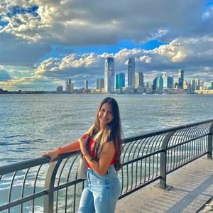 Meet your Posher, Daniela